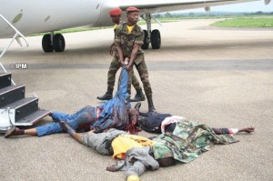 Cadaveri sotto aereo