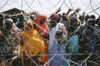 rifugiati dietro filo spinato