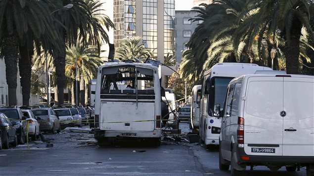 151125_1o6bt_tunis-attentat-bus_sn635