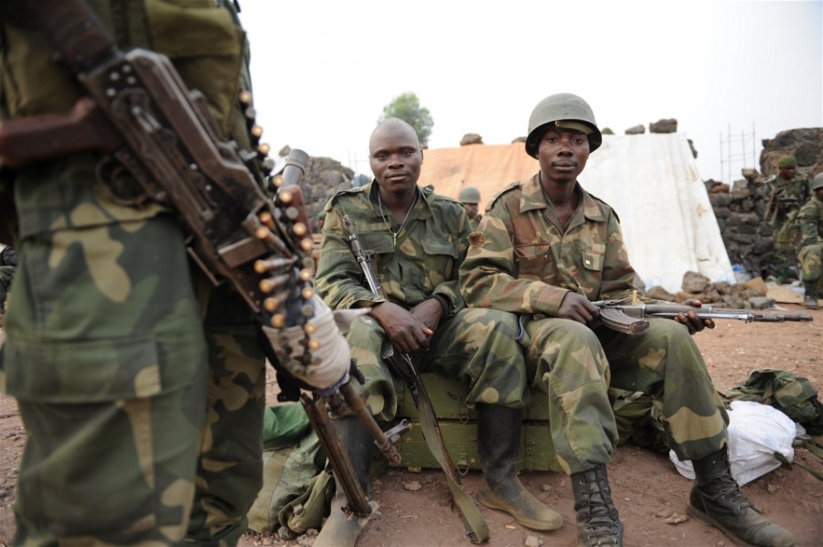 Photo: © Guy Oliver/IRIN - Government soldiers not yet ready to tackle the Simbas