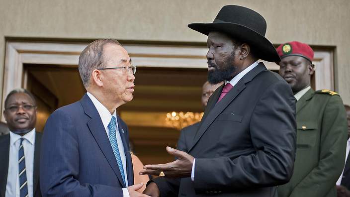 Il segretario dele Nazioni Unite Ban Ki Moon parla von il president sudsudanese Salva Kiir a Juba. La foto è del 6 maggio 2014