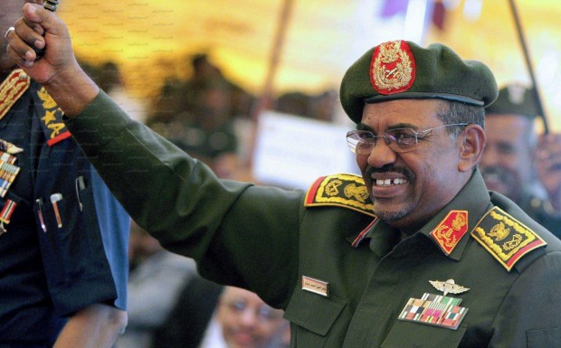 Il presidente Omar Al Bashir contro cui è stato emesso un mandato di cattura dalla Corte Penale Internazionale
