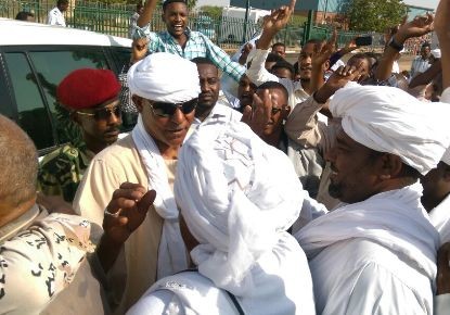 Former Janjaweed leader and tribal chief, Musa Hilal welcomed by his supporters at Khartoum Airport on 30 May 2015 (Saleh Ajab Aldor)
