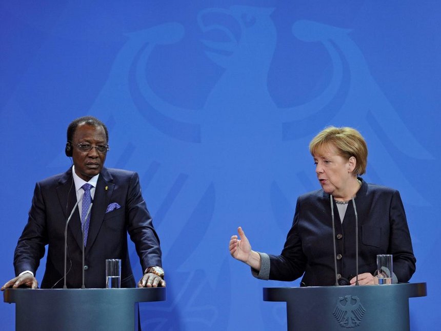 Idriss Déby, presidente del Ciad e Angela Merkel