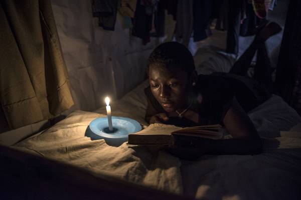 Madina Nalwanga fotografata di notte da Damiano Rossi