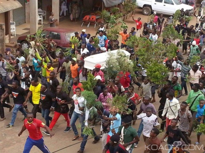 manifestazione a Bameda nel Camerun
