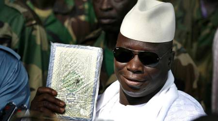 Yahya Jimme con in mano il Corano