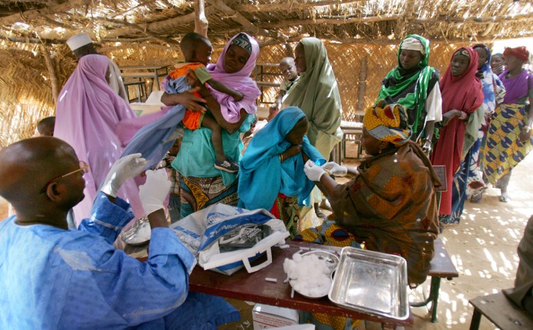 Vaccinazione a larga scala contro la meningite dei bambini in Nigeria, negli Stati colpiti