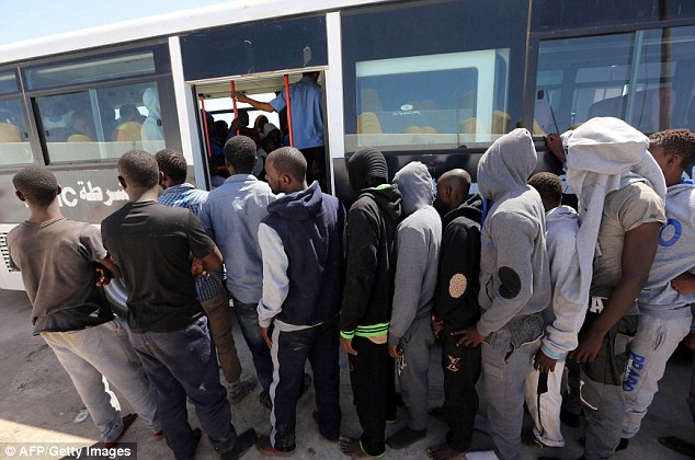Migranti arrestati e deportati dal governo sudanese