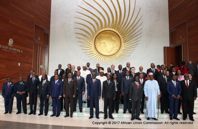 "Ritratto di famiglia" - i partecipanti al 29° summit dell'Unione Africana