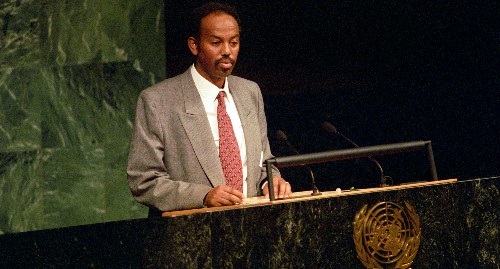 Petros Solomon durante un intervento all’ONU, subito dopo la liberazione dellì'Eritrea