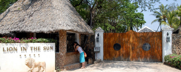 L’ingresso del resort di Flavio Briatore, il “Lion in the sun"