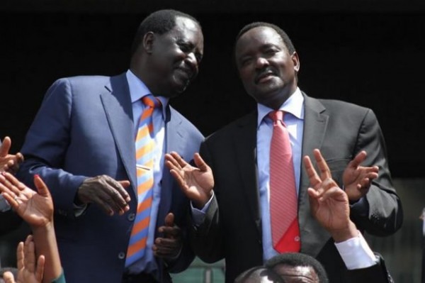 Raila Odinga (a destra) e Kalonzo Musioika