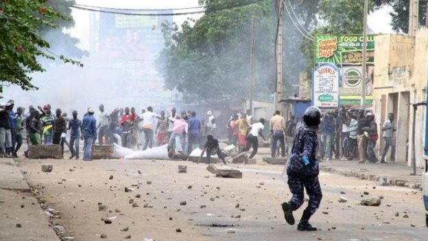 Gli scontri di ieri, domenica 20 agosto tra polizia e dimostranti a Lomé, la capitale del Togo