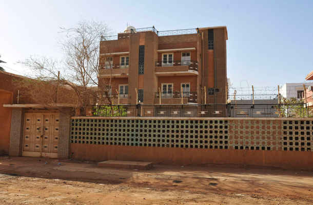 Khartoum: “Alla corte di Osama Bin Laden afghani, harem, condizionatori e paraboliche”