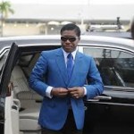 Teodoin esce da auto