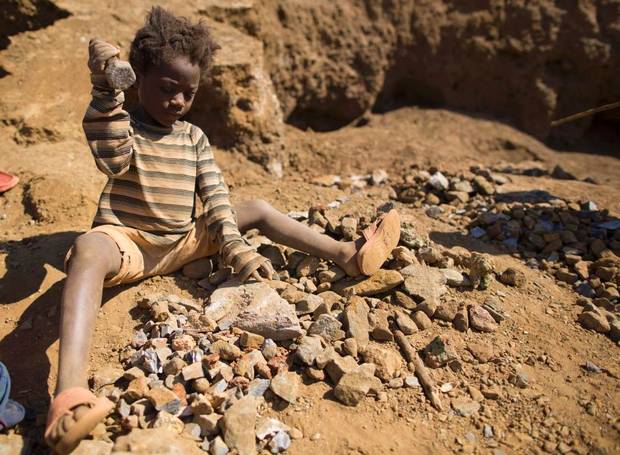 La guerra del minerale misterioso Migliaia di morti in Congo per il Coltan, la sabbia nera “più preziosa dell’ oro”