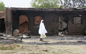 Due giorni di violenti scontri in Nigeria, l’esercito devasta una città roccaforte di Boko Haram