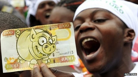 I deputati kenioti cedono alle pressioni: niente aumento dei loro stipendi (ma in cambio hanno altre prebende)