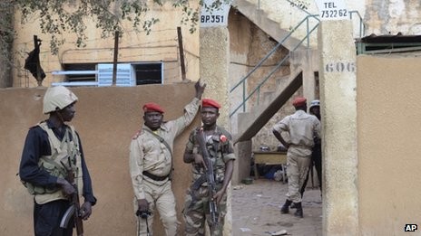 Sono 22 i prigionieri scappati dal carcere di Niamey. Tra loro un pericoloso terrorista