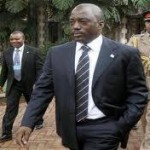 Jo Kabila passeggia A