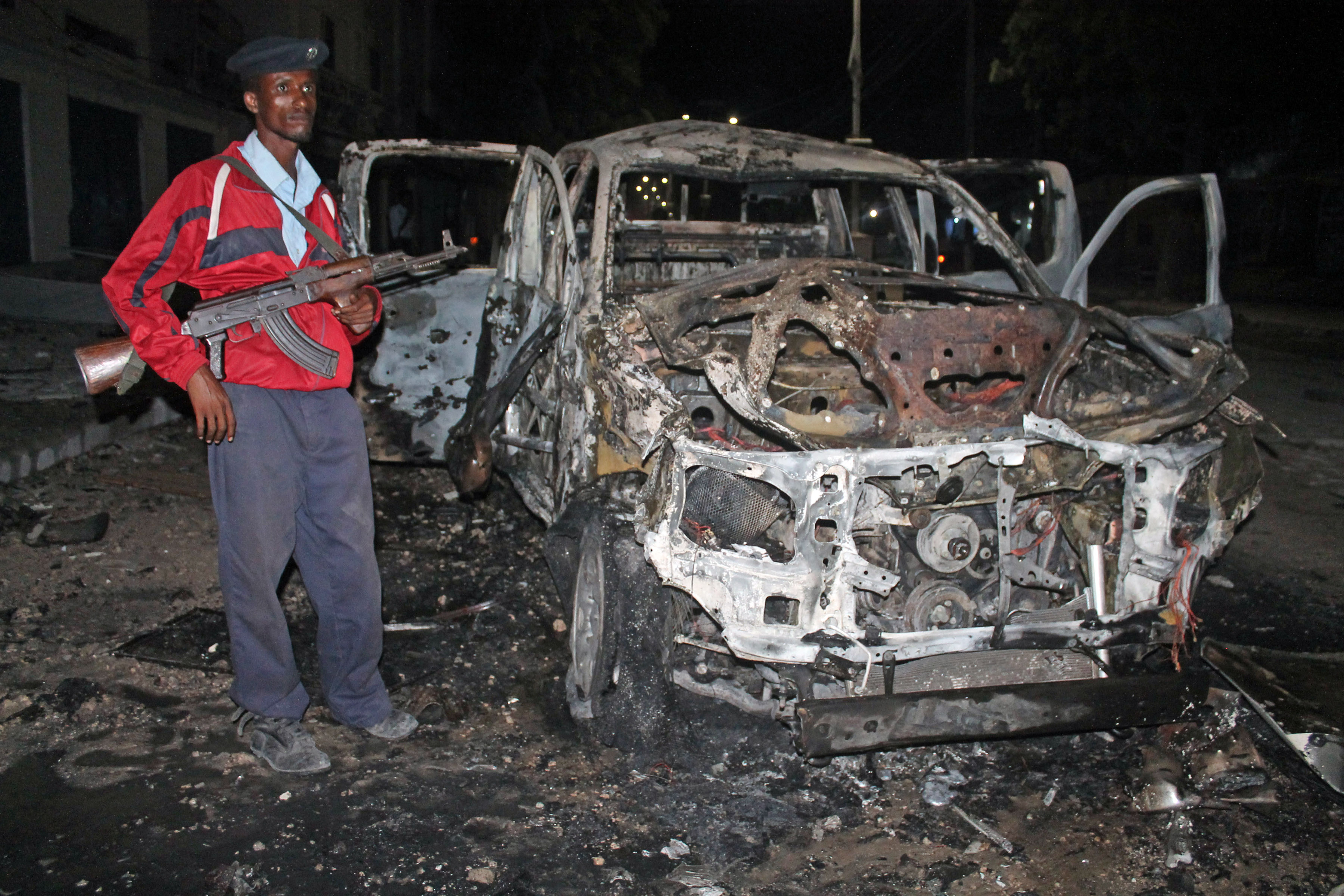 Kamikaze a Mogadiscio, sei morti nell’albergo dell’ex presidente