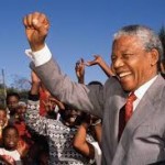 Mandela braccio alzato