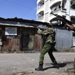 poliziotti con mitra