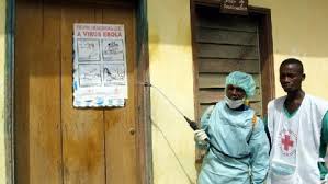Ebola non è sconfitto, ma si sta lentamente ritirando. Ingiustificate le paure in Europa