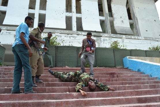 AGGIORNAMENTO 1/Mogadiscio, Al Shebab attaccano il parlamento: decine di morti, deputati intrappolati