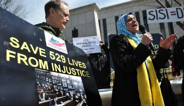 Egitto: battuto ogni record un giudice condanna a morte 683 persone