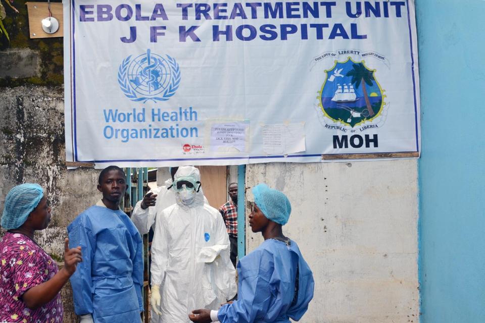 Intere comunità contagiate dal terrore: la paura dell’ebola è più pericolosa del virus