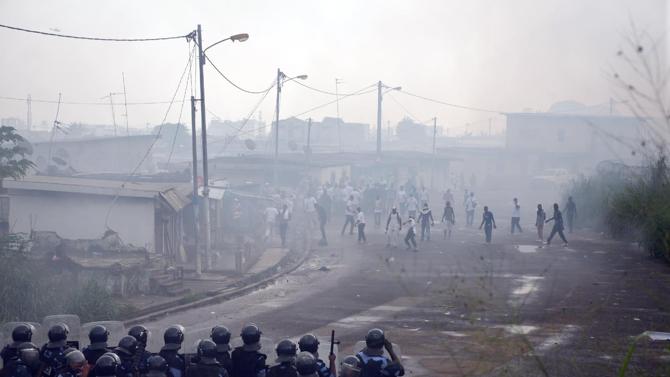 Gabon, scontri tra polizia e dimostranti contro la corruzione del presidente Bongo