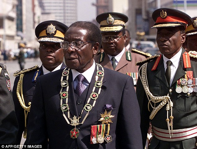 Mugabe nomina due vicepresidenti, salgono le quotazioni della moglie Grace