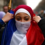 Burqa con bandiera francia