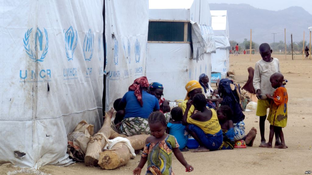 La vita terribile nei campi dei rifugiati nigeriani: stupri traffico di bambini, rapimenti
