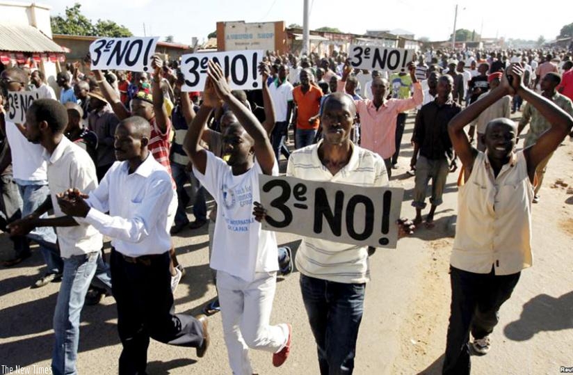 Bujumbura: attentato all’arcivescovo. I dimostranti alla guerra degli escrementi