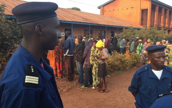 Nkurunziza vuole il terzo mandato: tra bombe e violenze (due morti) si vota in Burundi