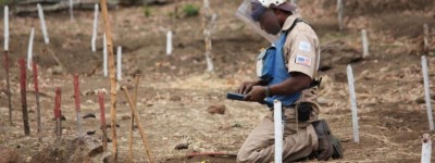 Uno sminatore (Courtesy Halo Trust)