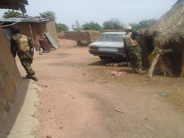 Militari delle Forze armate nigeriane (foto Defense Headquarters - https://www.facebook.com/DefenceInfoNG/)