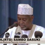 DAVANTI AI MICROFONI