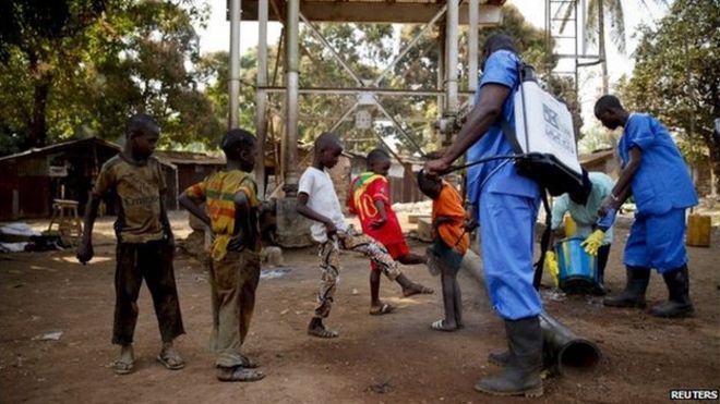Panico in Guinea, altri undici ammalati di ebola, tutti bambini, tre morti