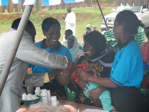 In Uganda vaccinazioni per i bambini obbligatorie: altrimenti genitori in galera