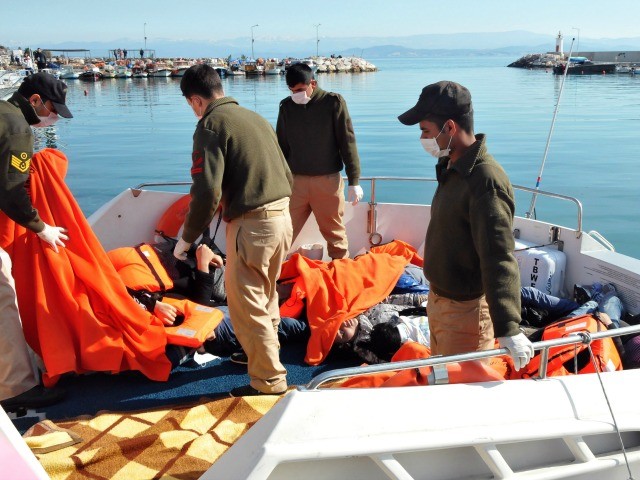 Strage nel Mediterraneo tra Egitto e Italia: morti 400 profughi