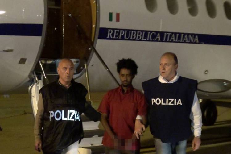 Tranello agli italiani: per arrestare il falso trafficante eritreo pagato del denaro