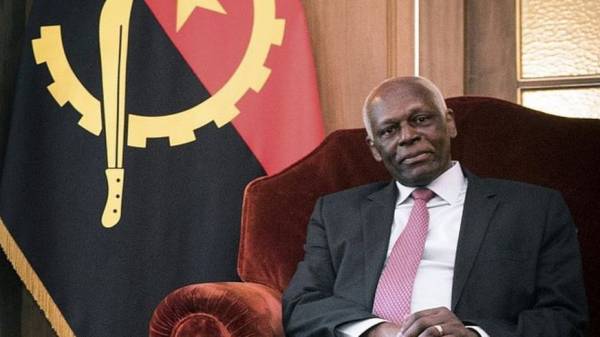 L’ex presidente dell’Angola dos Santos lascia definitivamente la politica