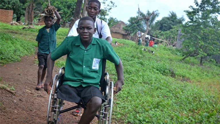 La tragedia ebola non solo morti anche diagnosi errate e gambe amputate