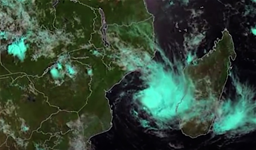 Ciclone tropicale Dineo visto dal satellite mentre si avvicina al Mozambico