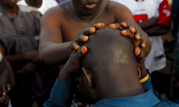 Dopo gli albini in Tanzania e i sacrifici umani in Kenya: ora la volta dei calvi in Mozambico