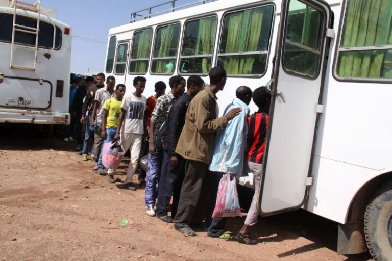Al-Bashir collabora con l’Europa e rispedisce i profughi nell’inferno eritreo